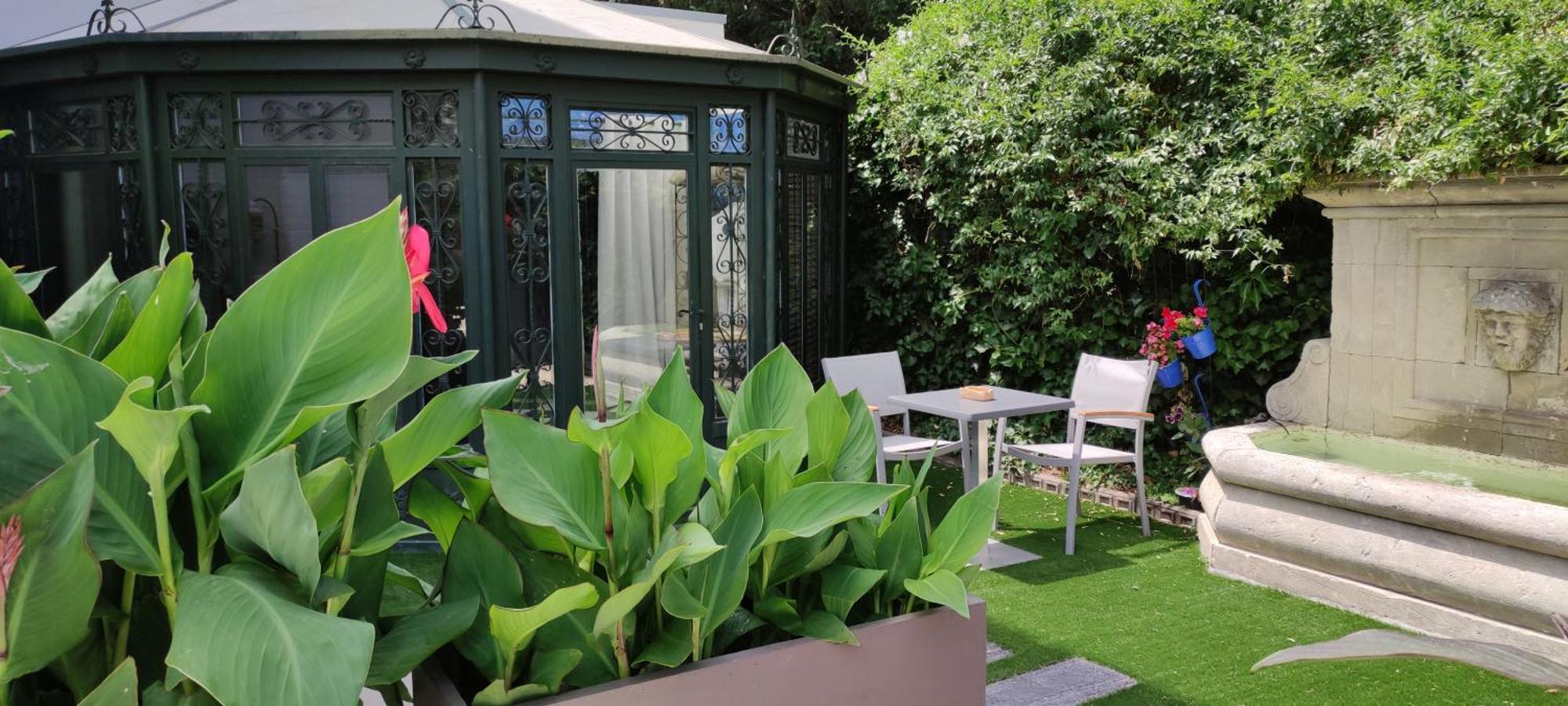 Bed and Breakfast Les Jardins De La Fontaine Alès Exterior foto